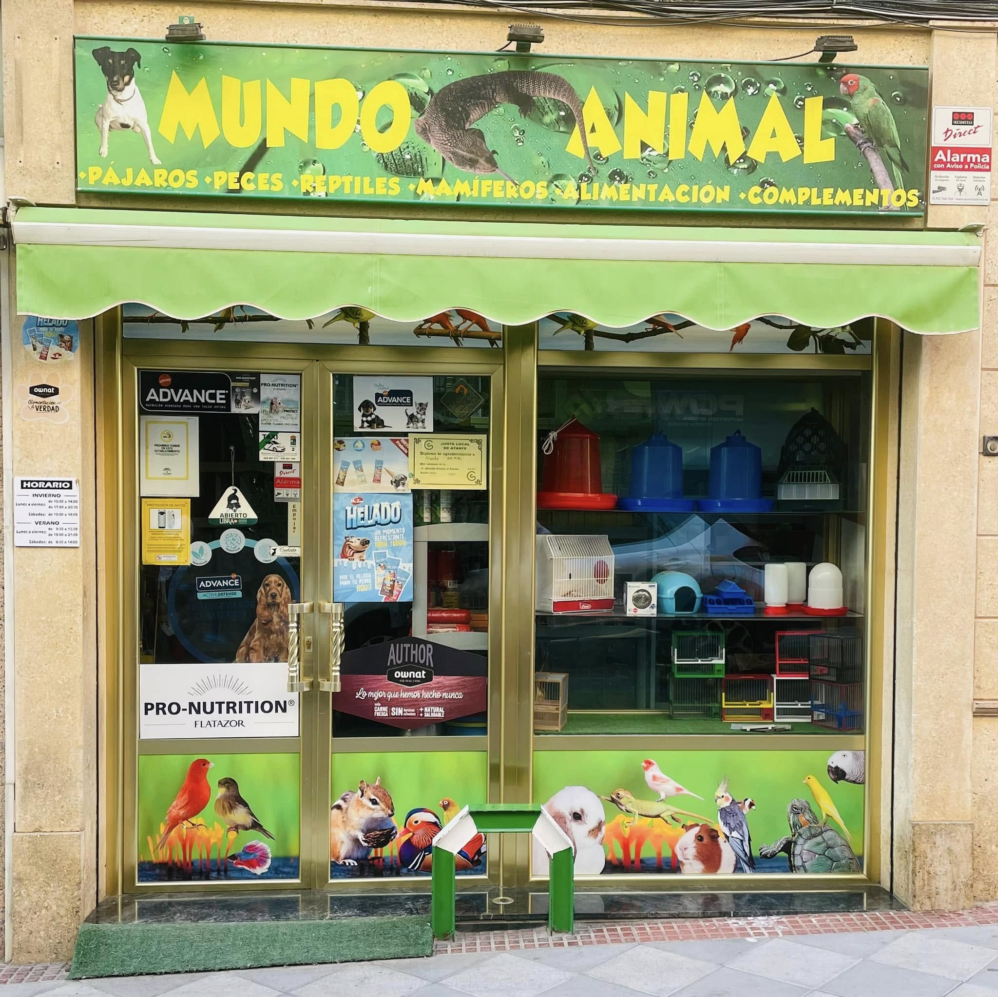 Fachada de tienda Mundo Animal en Atarfe, dedicada a alimentación y accesorios para mascotas